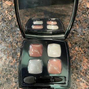 Brand new ! CHANEL eye shadow Radiant Gems